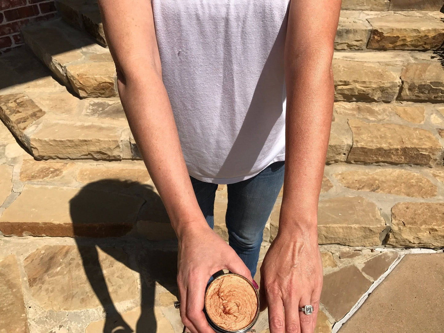 This natural formula provides maximum moisturizing yet is lightweight, fluffy and non-greasy.