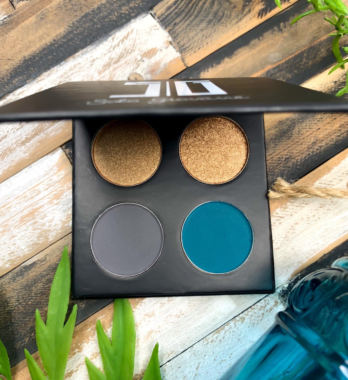 4-color palette Matte and Shimmer colors.