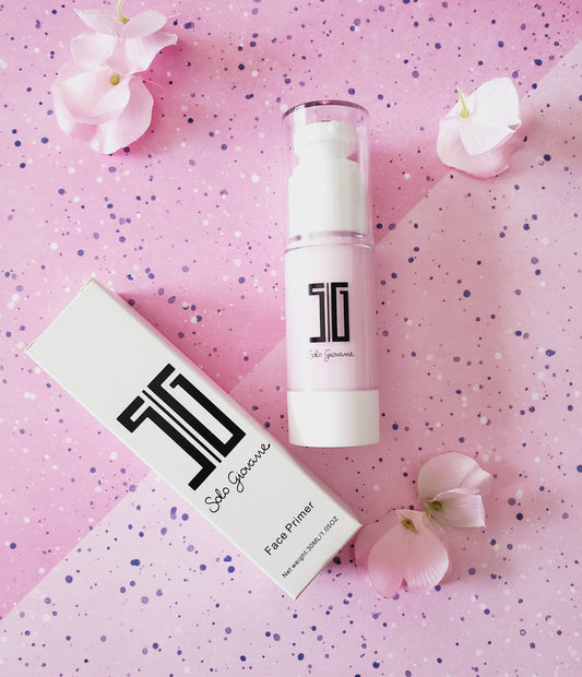 Diminishes the look of pores and smooths the skin.