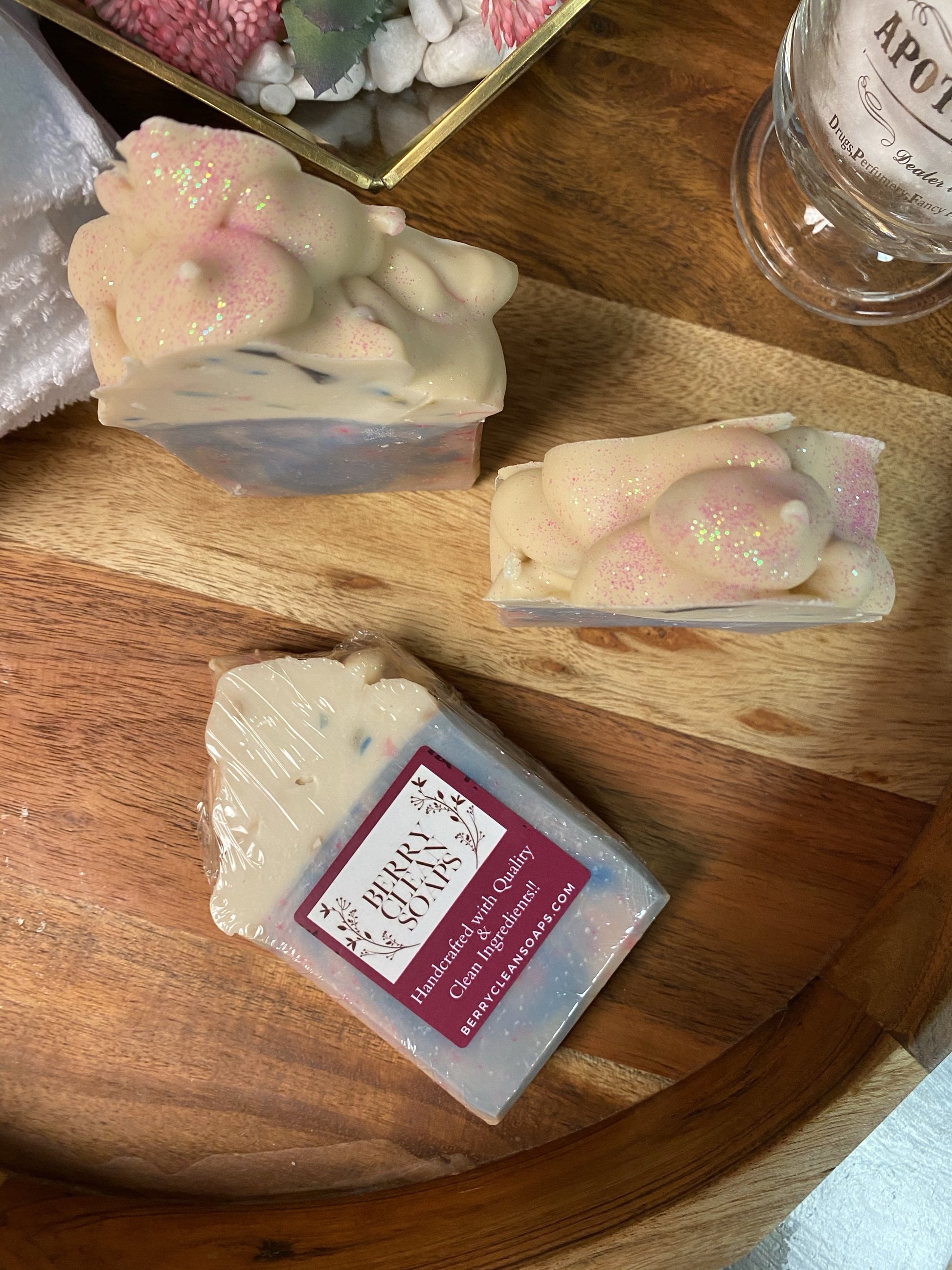 Enjoy this Sweet Cotton candy-scented soap